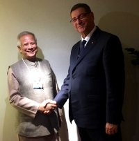 PM of Tunisia discusses social business with Professor Yunus at Davos